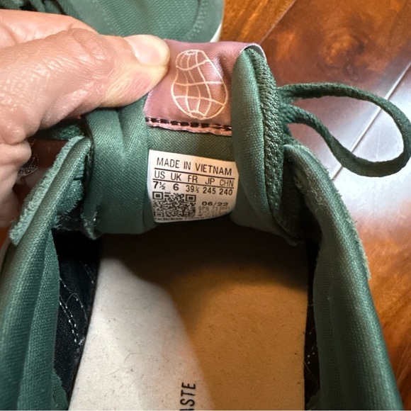 Adidas Green and Cream Classic Sneakers with Suede Finish - Picture 13 of 16